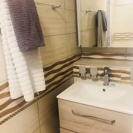 Apartmán Sweet, Light, Simple Studio- Free Parking Nearby